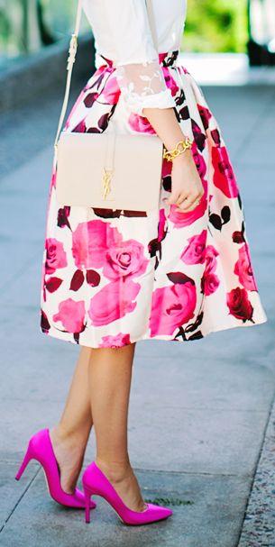 Falda con estampado floral en tonos rosas ¡nos encanta!